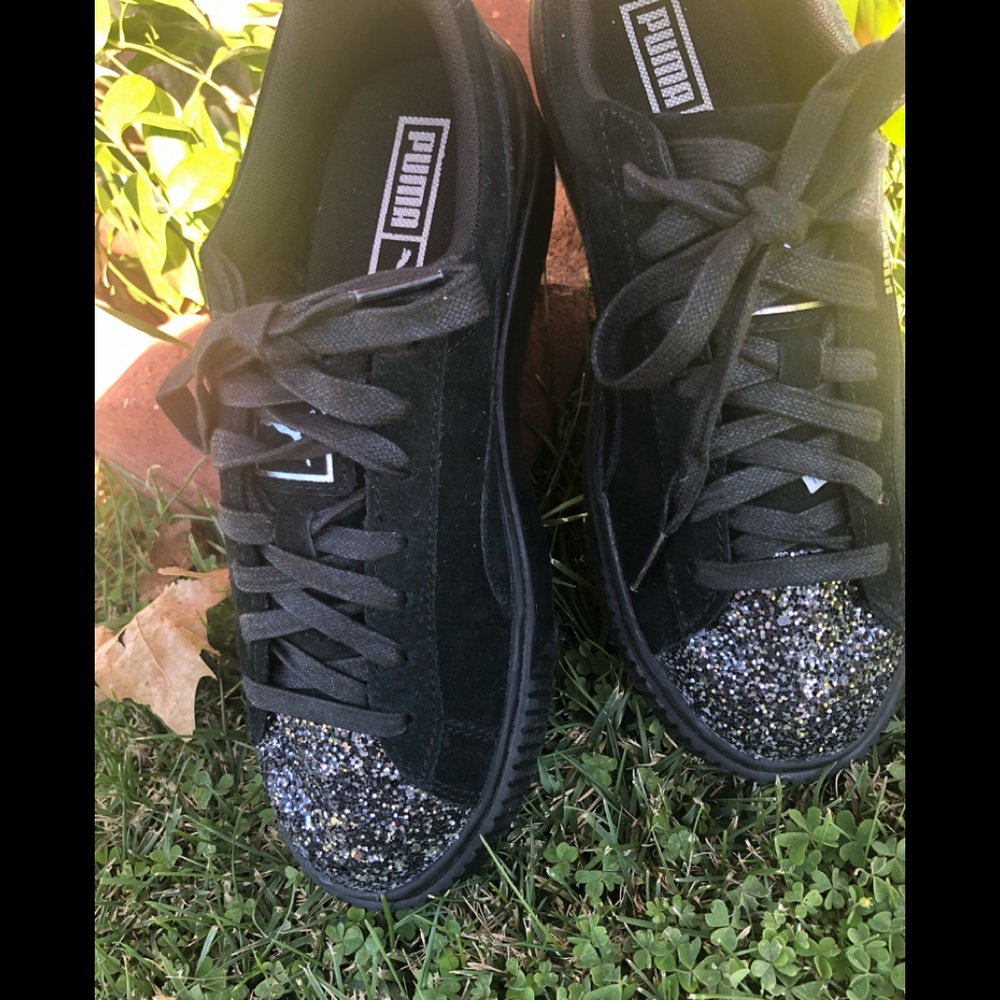 *NEW****** PUMA SUEDE. Sneakers